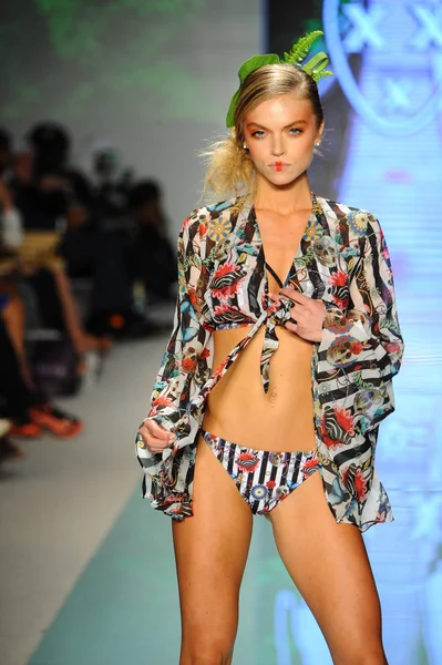 Pist yürüyüş modeli 