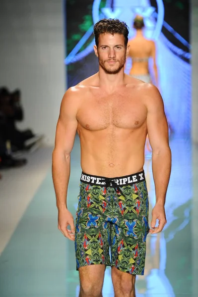 Pist yürüyüş modeli 