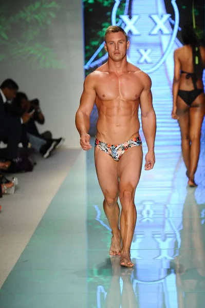 Pist yürüyüş modeli 