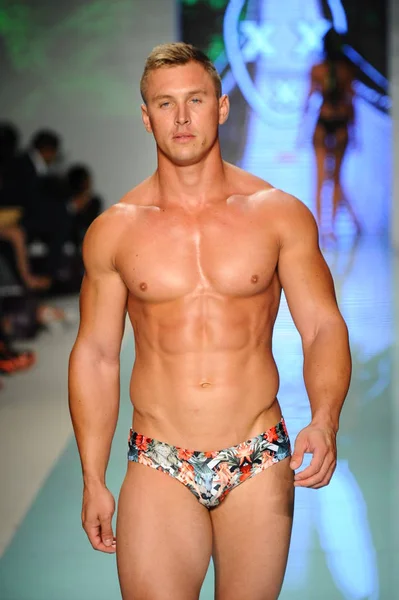 Pist yürüyüş modeli 