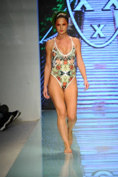 Pist yürüyüş modeli 