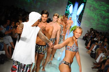 Pist yürüyüş modelleri