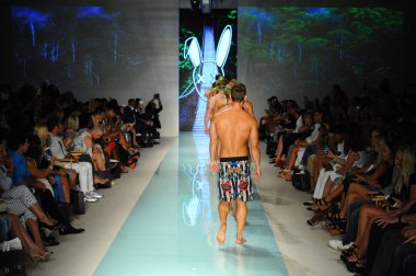 Pist yürüyüş modelleri