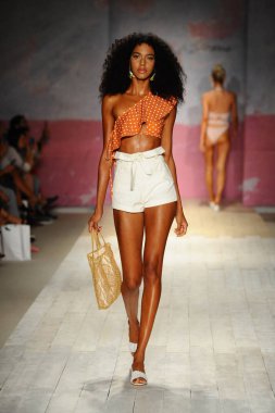 Aşk ve limon için defile 