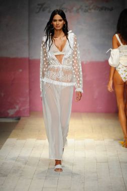 Aşk ve limon için defile 