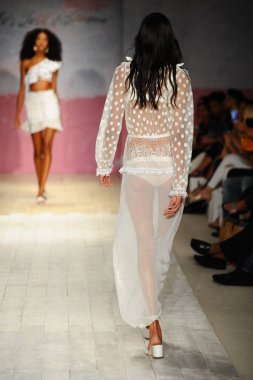 Aşk ve limon için defile 