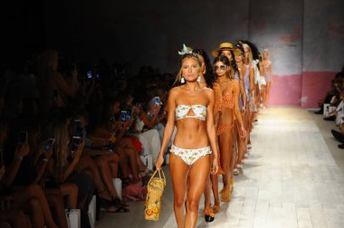 Aşk ve limon defile için