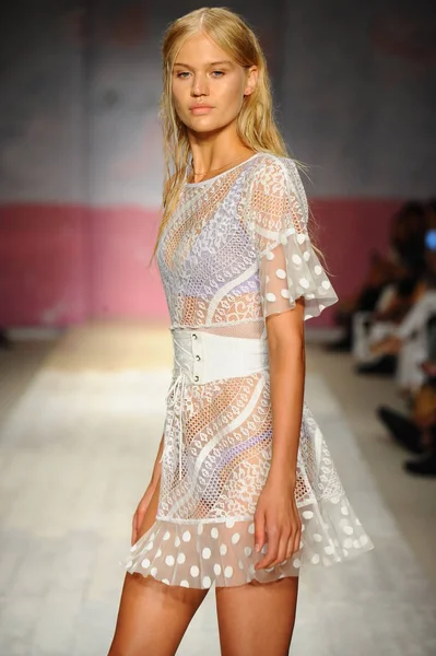 The For Love And Lemons fashion show — Stock Photo, Image