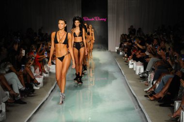  Funkshion yüzmek moda haftası