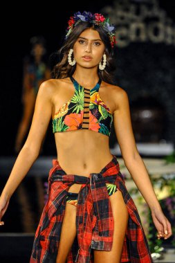 Agua Bendita defilesi