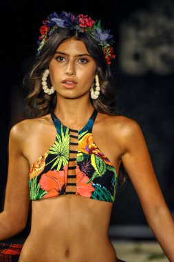 Agua Bendita defilesi