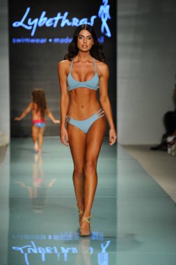  Lybethras pist moda haftası