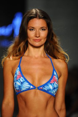  Lybethras pist moda haftası