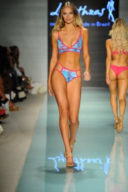  Lybethras pist moda haftası