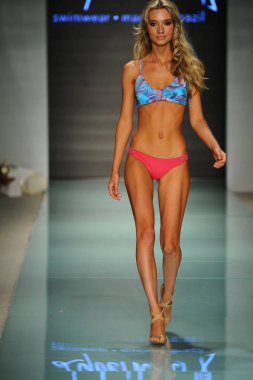  Lybethras pist moda haftası