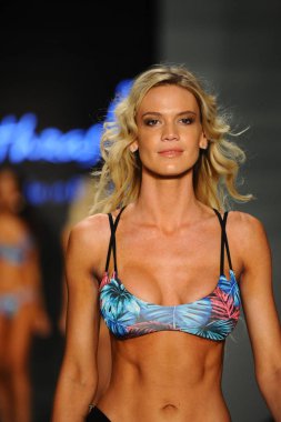  Lybethras pist moda haftası