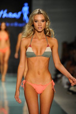  Lybethras pist moda haftası