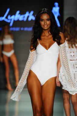  Lybethras pist moda haftası