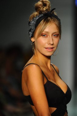 Montce pist yürüyüş modeli