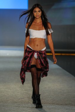 Swimmiami Kaohs koleksiyonu moda defilesi