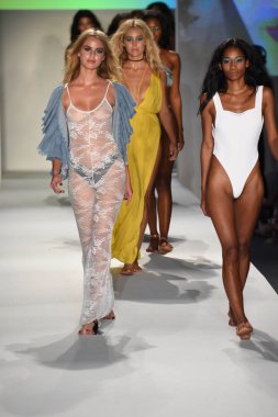 Final Swimmiami Indah 2018 koleksiyonu