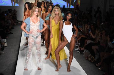 Final Swimmiami Indah 2018 koleksiyonu