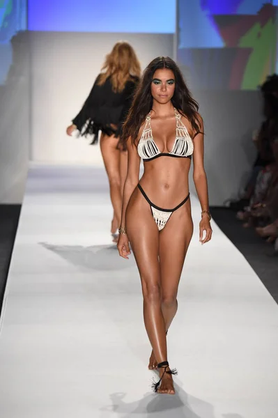 Colección SWIMMIAMI Indah 2018 — Foto de Stock