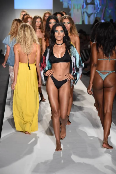 Final Swimmiami Indah 2018 koleksiyonu