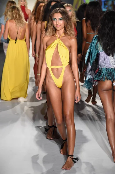 Final Swimmiami Indah 2018 koleksiyonu