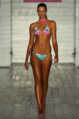 Model giyen Bianca Coletti