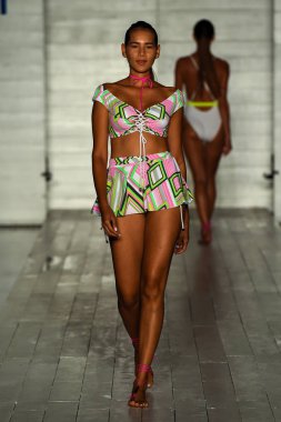 Model giyen Bianca Coletti