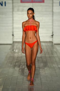 Model giyen Bianca Coletti