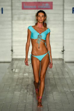 Model giyen Bianca Coletti