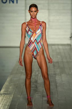 Model giyen Bianca Coletti