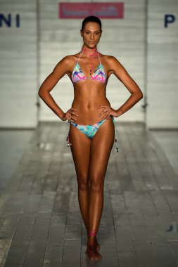 Model giyen Bianca Coletti