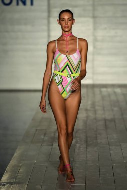 Model giyen Bianca Coletti