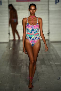 Model giyen Bianca Coletti