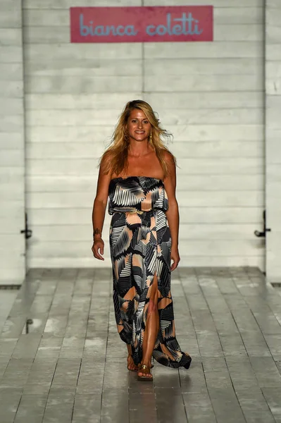 Funkshion Miami yüzmek hafta