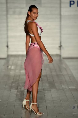 Funkshion Miami yüzmek hafta