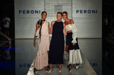 Funkshion Miami yüzmek hafta