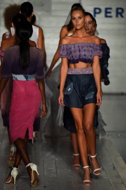 Funkshion Miami yüzmek hafta 