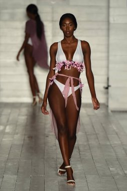 Funkshion Miami yüzmek hafta