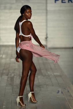 Funkshion Miami yüzmek hafta