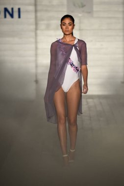 Funkshion Miami yüzmek hafta