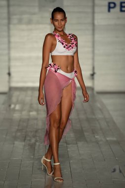 Funkshion Miami yüzmek hafta