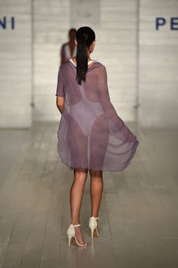 Funkshion Miami yüzmek hafta