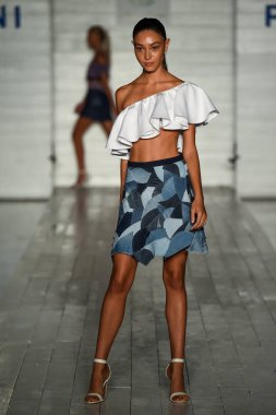 Funkshion Miami yüzmek hafta