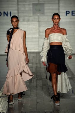 Funkshion Miami yüzmek hafta