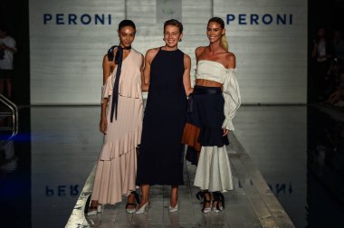 Funkshion Miami yüzmek hafta