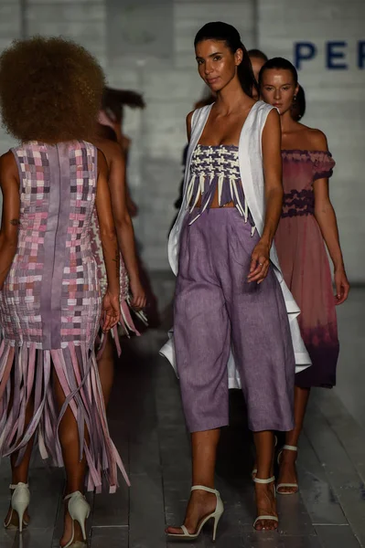 Funkshion Miami yüzmek hafta 